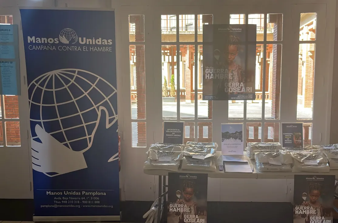 Stand de Manos Unidas con los cuentos de Valores 