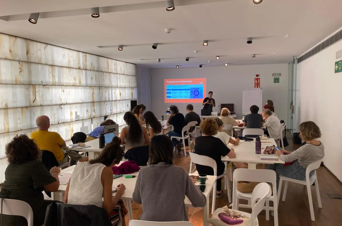 Asistencia de Manos Unidas Pamplona al Curso de IA desde la Justicia Global