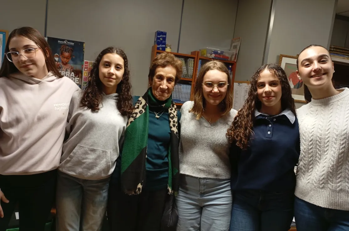 Alumnas del IES Cauca Romana de Coca (Segovia) en la sede de la Delegación