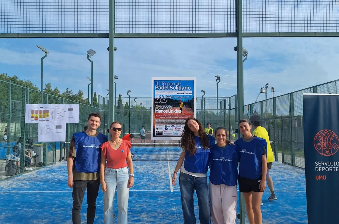 Voluntarios de Manos Unidas con la presidenta-delegada de Manos Unidas Murcia