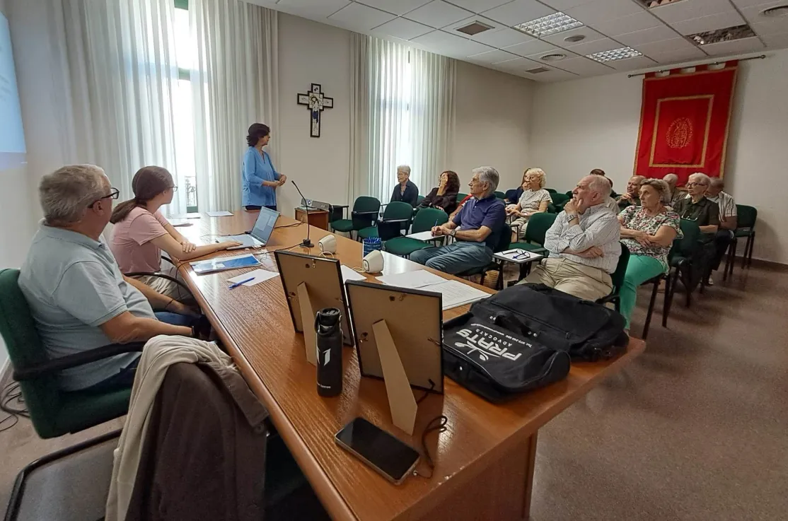 Taller de parroquias en Manos Unidas Valencia