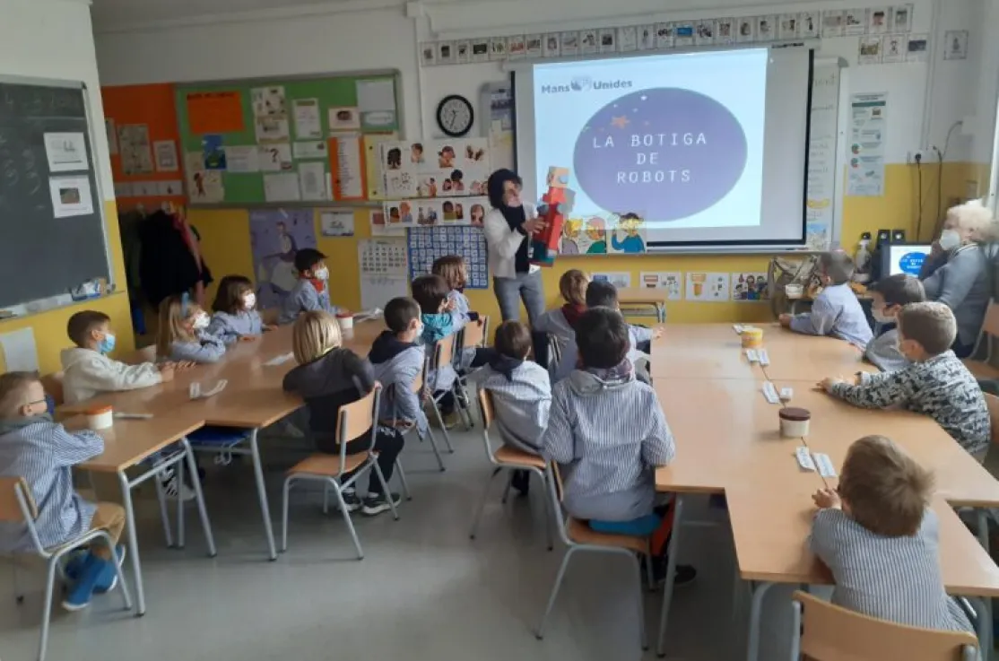 Los alumnos muy atentos a las explicaciones
