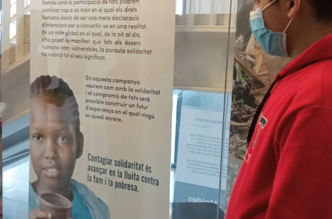 Los alumnos interesados en la exposición