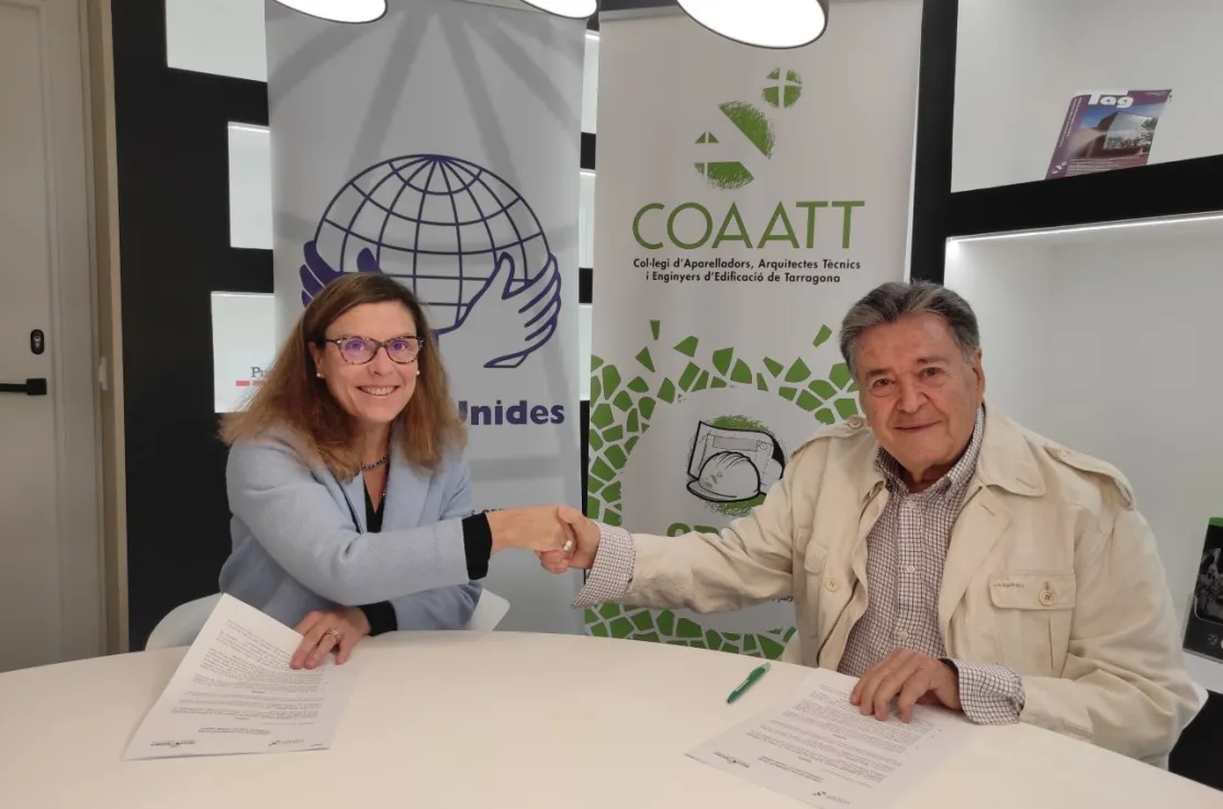 Firma Convenio de Colaboración de COAATT con Manos Unidas