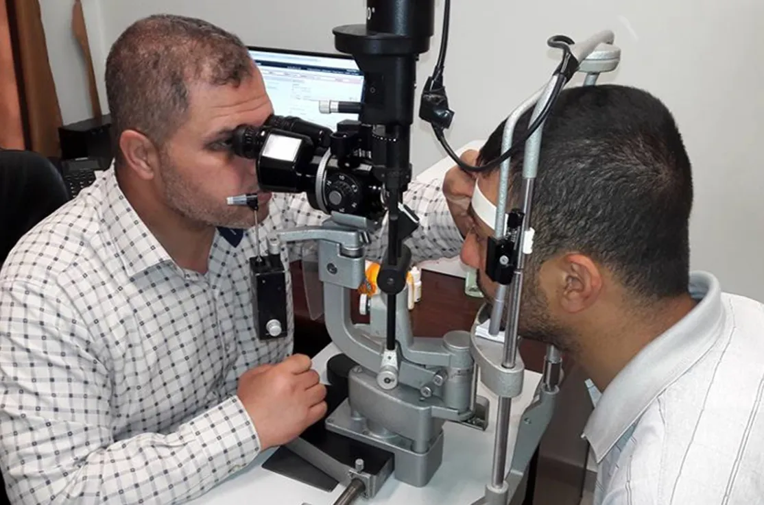 Ahmed en su revisión médica Foto CNEWA Pontifical Mission