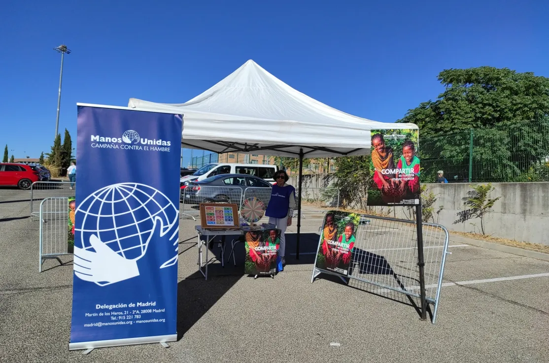 Voluntarios de Manos Unidas Madrid en la Carrera de los Colores de Colmenar Viejo El Escorial 2025