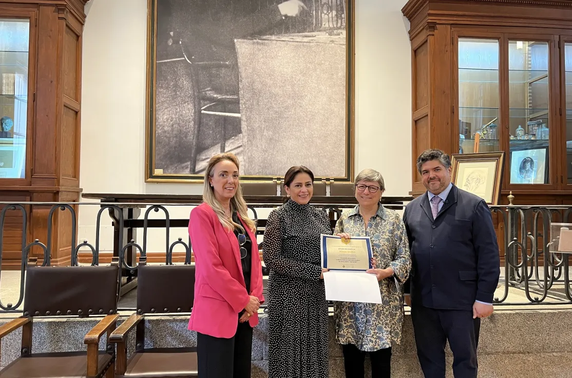 Entrega de Ayuda a la Cooperación del ICOMEM a Manos Unidas Madrid