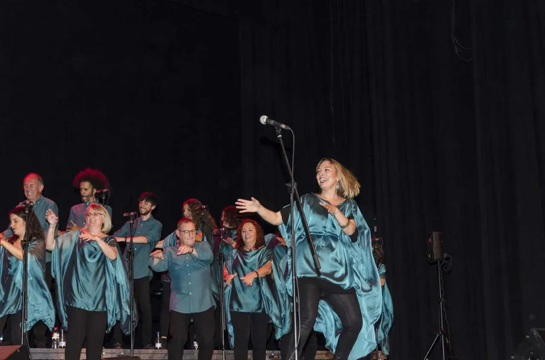 El público entusiasmado participó en el concierto