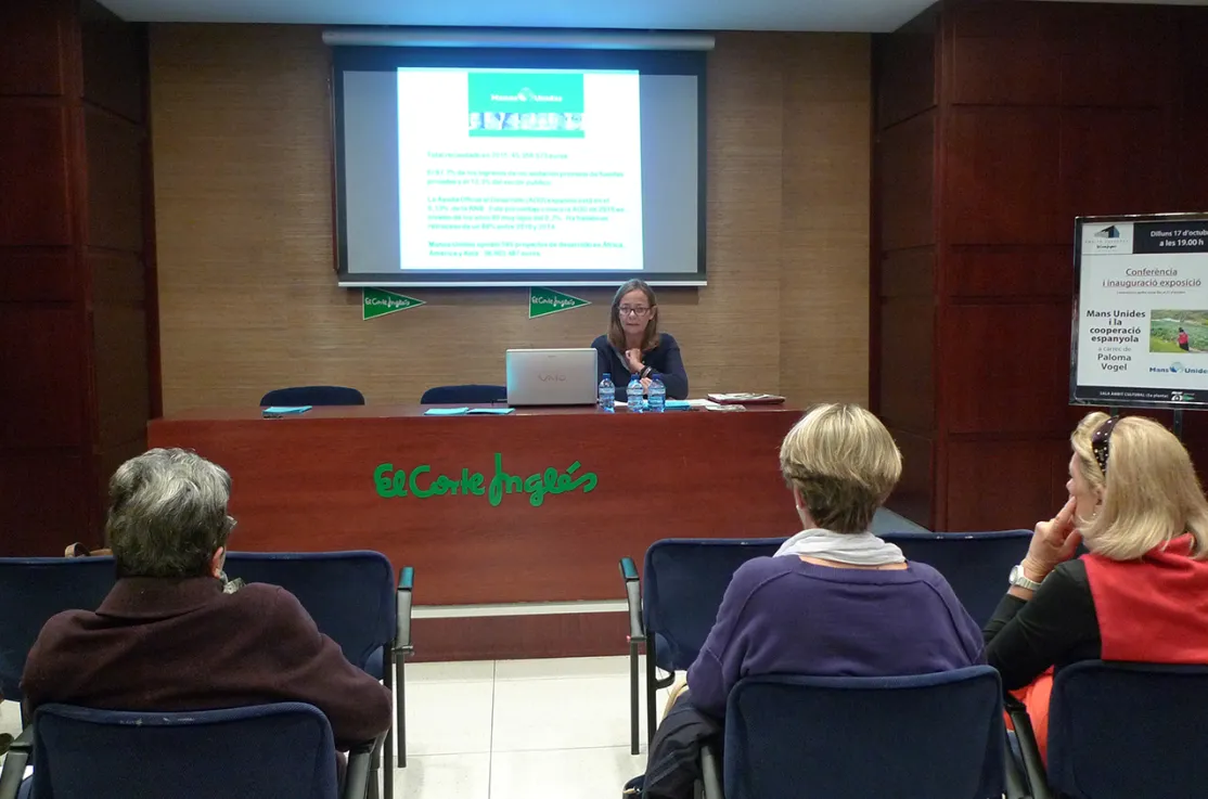 Conferencia Paloma Vogel