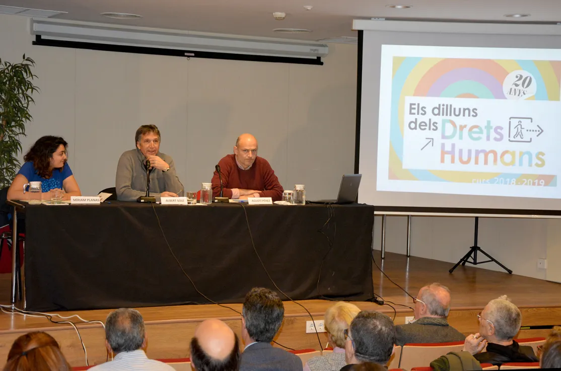 La sala de Cristianisme i Justícia se llenó para seguir la charla