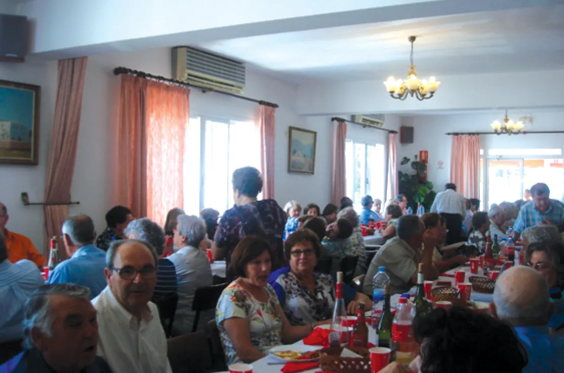Por las fiestas de San Rafel, comida benéfica 