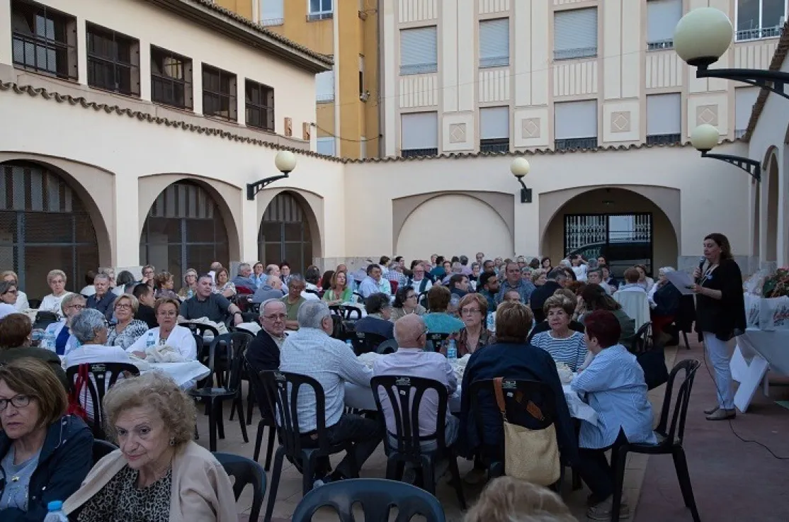 Cena solidaria en la comarcal de Sagunto de Manos Unidas Valencia. 