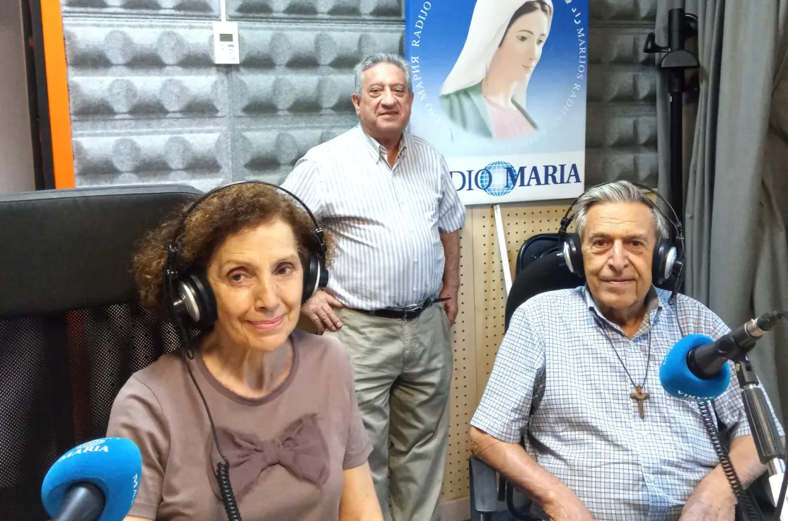 Voluntarios de Manos Unidas Madrid y el padre Alejandro en Radio María