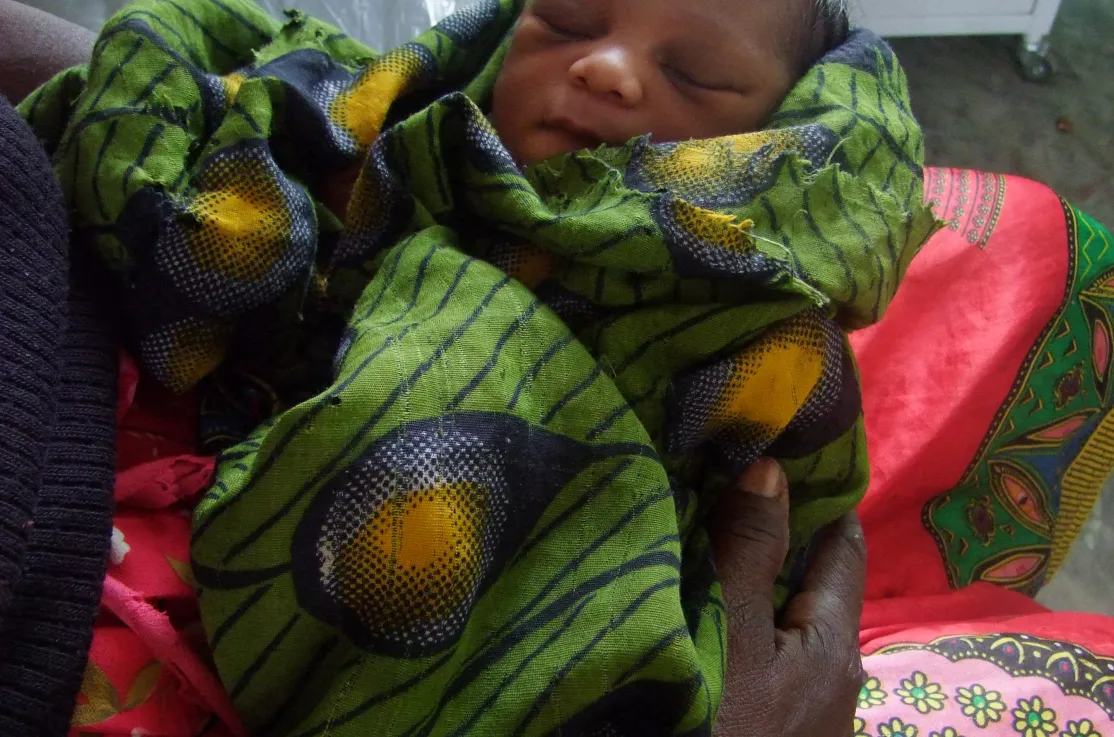 Uno de los primeros bebés nacidos en la maternidad de Estaquinha