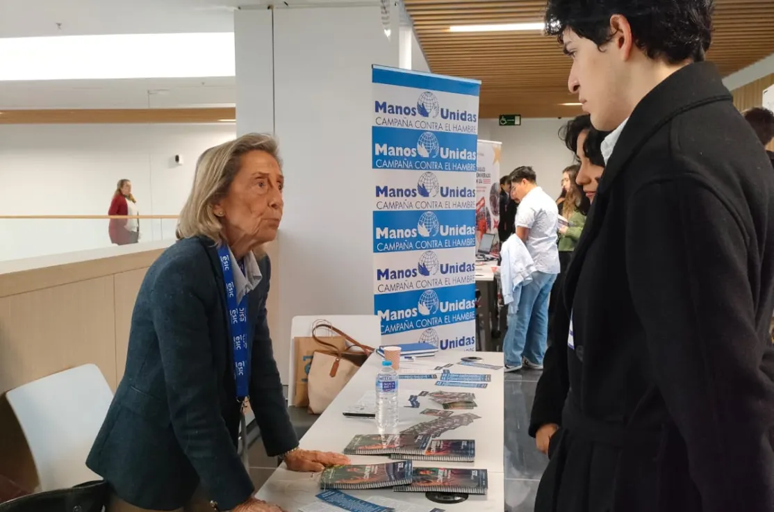 Estand de Manos Unidas Madrid en la Feria de Empleo MEET 2024 de ESIC