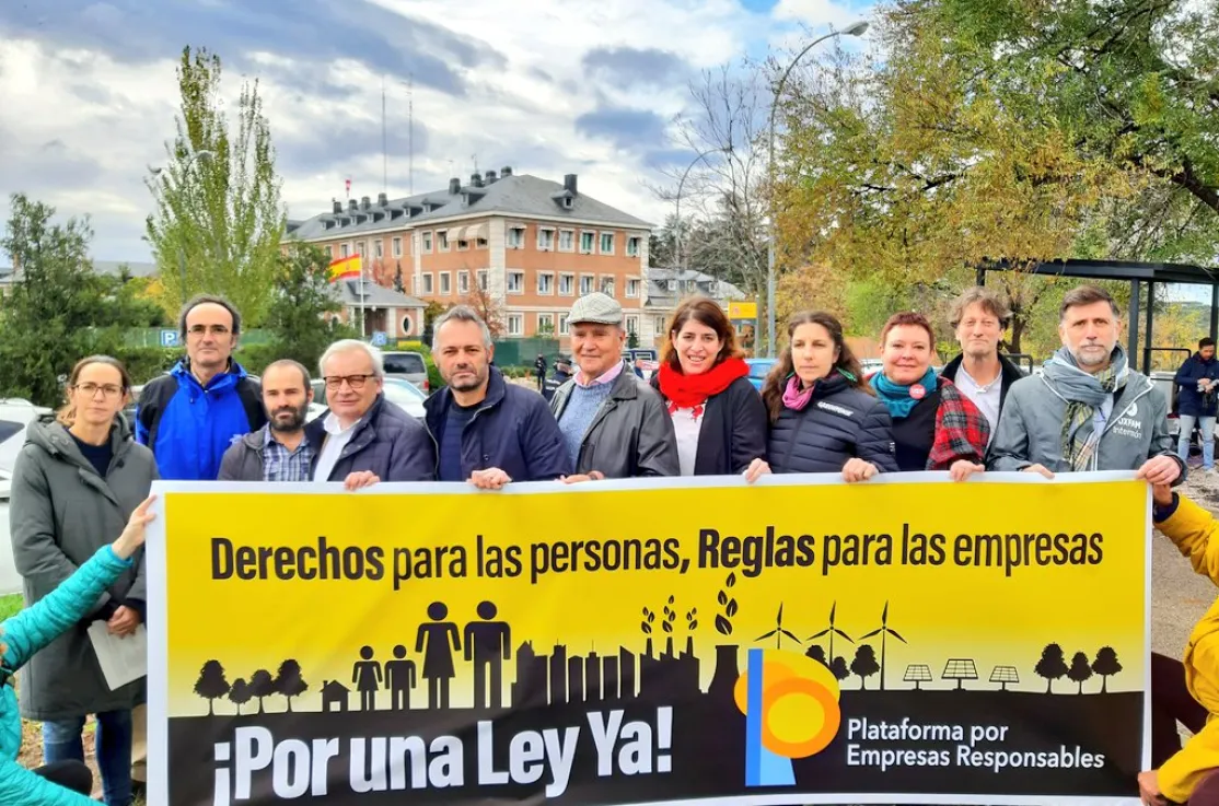 Más de 100 organizaciones exigen al Gobierno cumplir su compromiso de aprobar la ley española de Debida Diligencia.