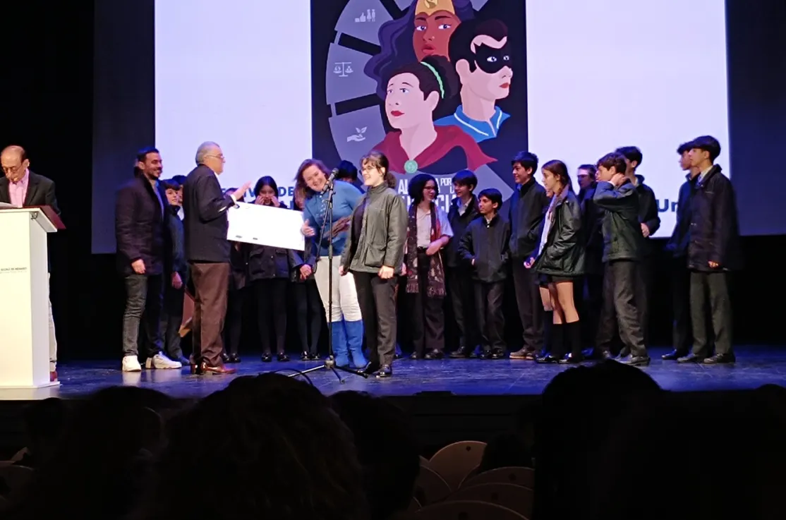 Entrega al colegio San Patricio El Soto de Madrid del 2º premio del Festival de Clipmetrajes de MU en la Comunidad de Madrid