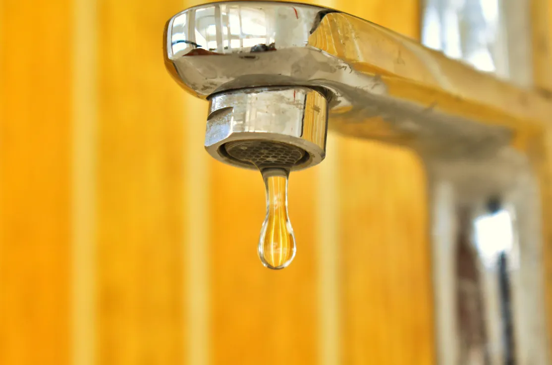 Aún hoy hay millones de personas sin acceso al agua potable en su casa
