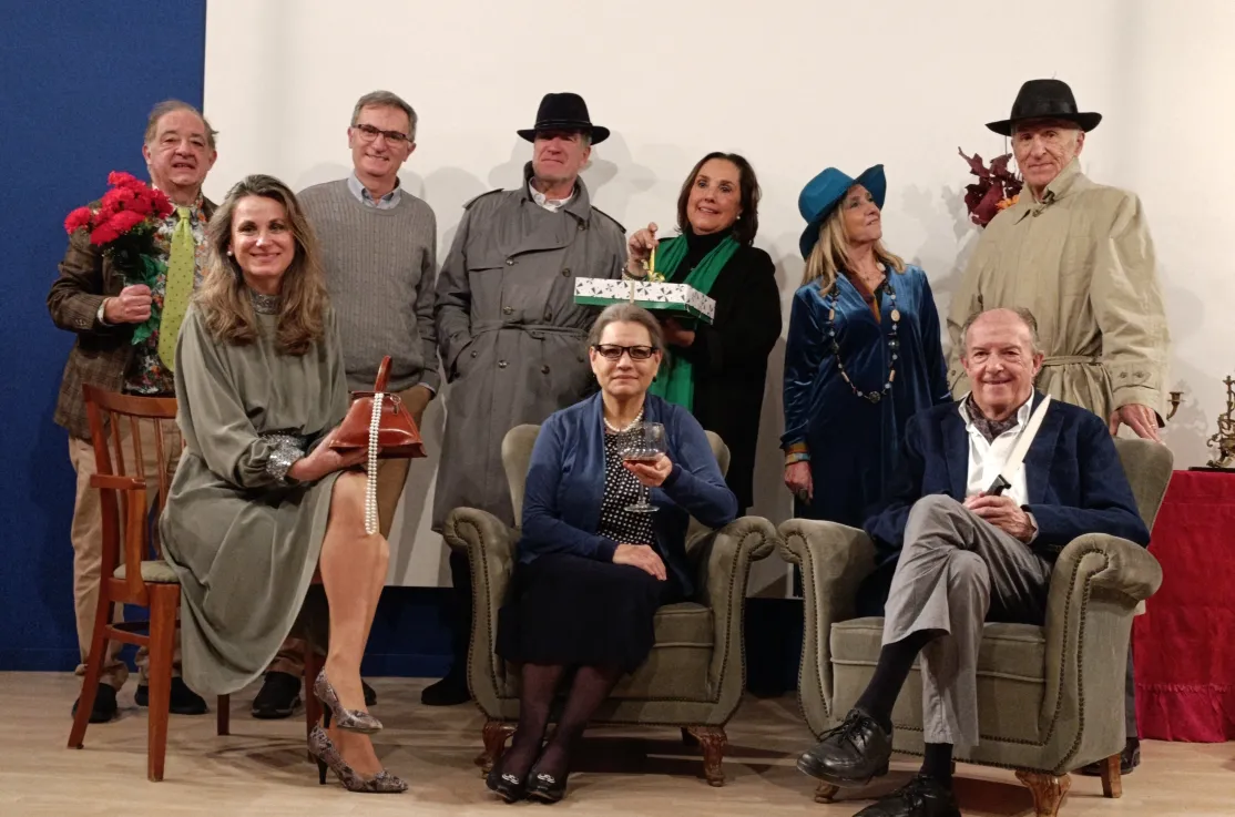 Actores y actrices de la Compañía de Teatro MONTEARAGÓN con nuestro delegado Gonzalo González Churiaque