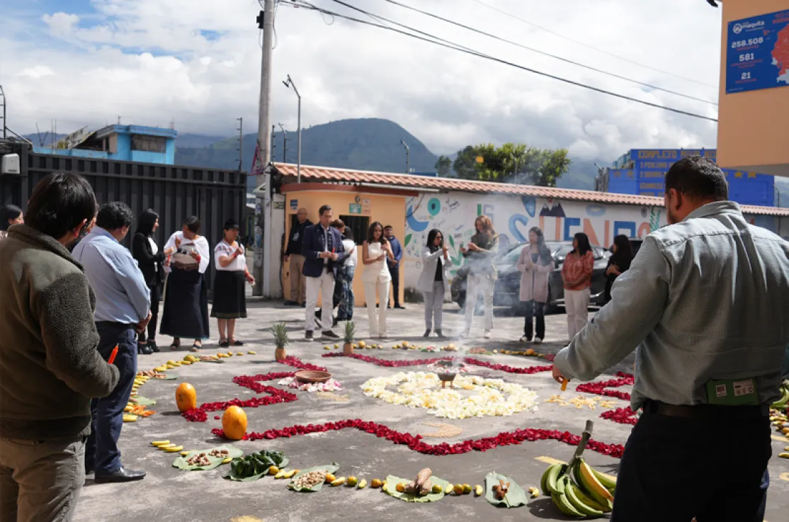Mario Alonso Puig, embajador de Manos Unidas, en uno de los actos celebrados durante su viaje a Ecuador. Fotografía: Maquita