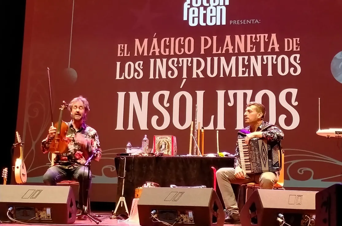 Actuación los músicos burgaleses Jorge Arribas y Diego Galaz del Grupo FETEN FETEN 