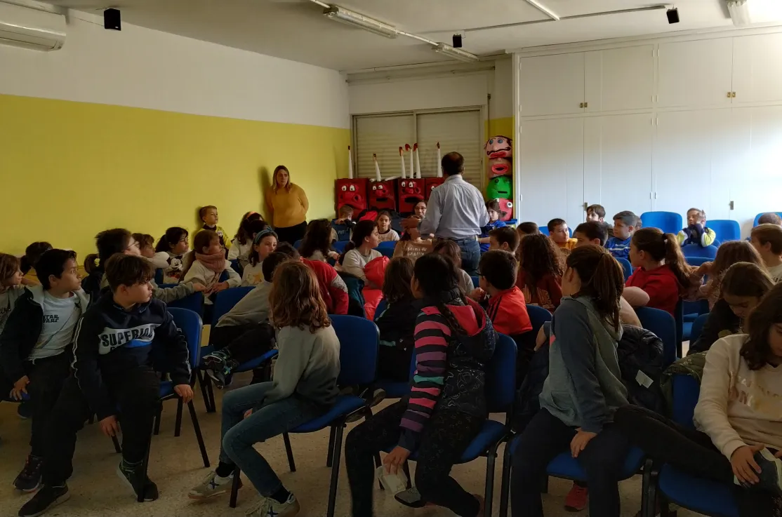 Escuela Mare de Déu de Montserrat, en Castellbisbal, durante la visita del misionero en febrero de 2020