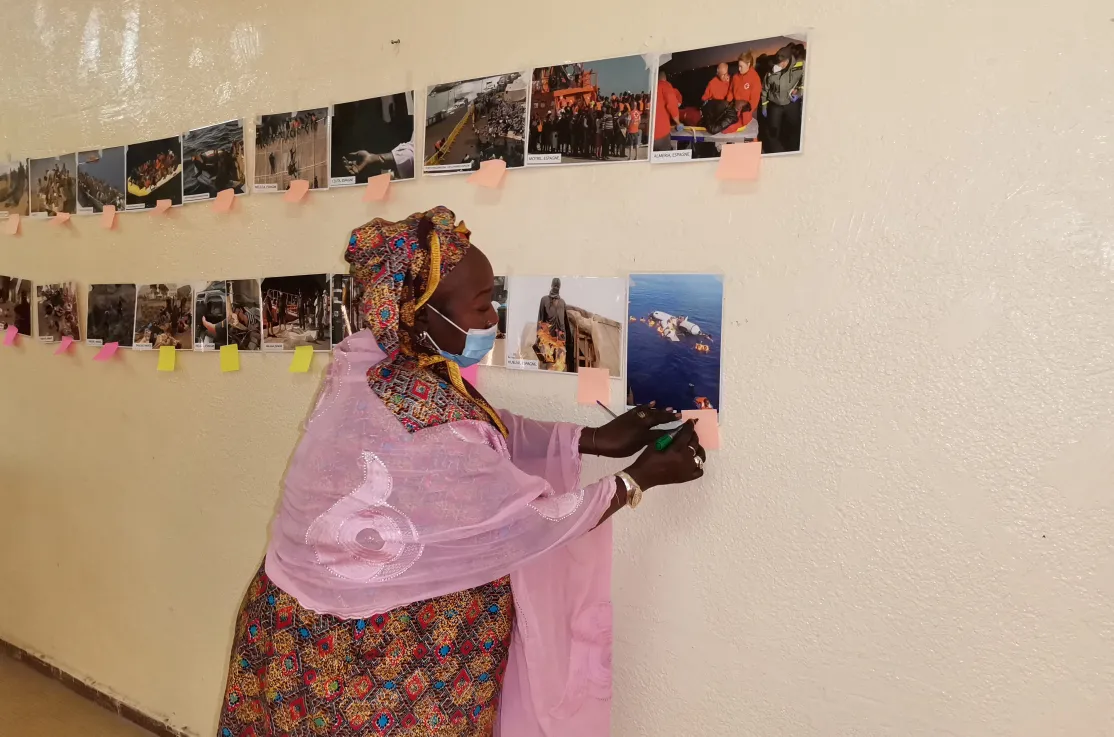 Mujer migrante en un taller de formación para facilitar su integración en Nador (Marruecos). Fotografía de la Delegación Diocesana de Migraciones