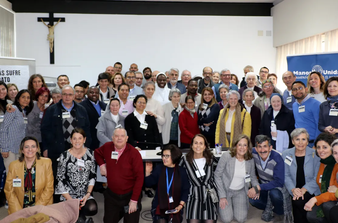 Foto de familia de los asistentes al "Encuentro de Misioneros" 2020. Foto: Manos Unidas /Carla Vila.