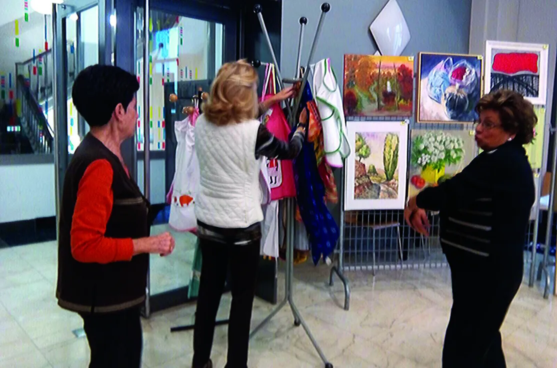 Artesanía solidaria en el mercadillo de Alfred Pereña