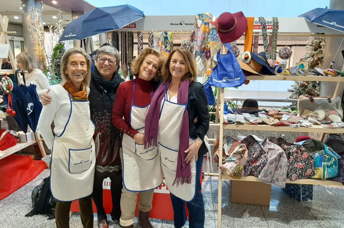 Estand de Manos Unidas en el Mercadillo Solidario de Navidad de Mapfre 2022