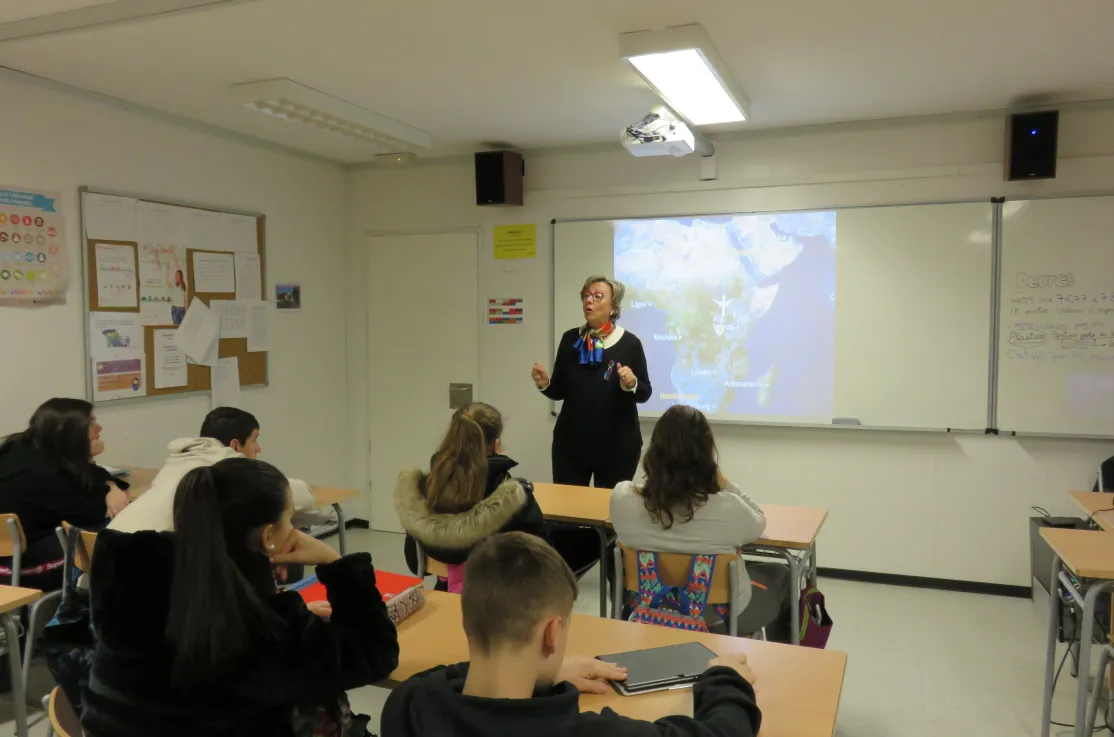 Manos Unidas Lleida visita el Instituto Alcarràs