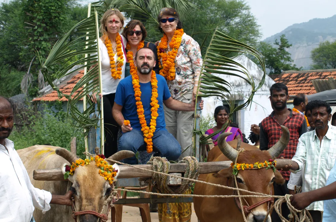 Grupo de voluntarios en el viaje a la India