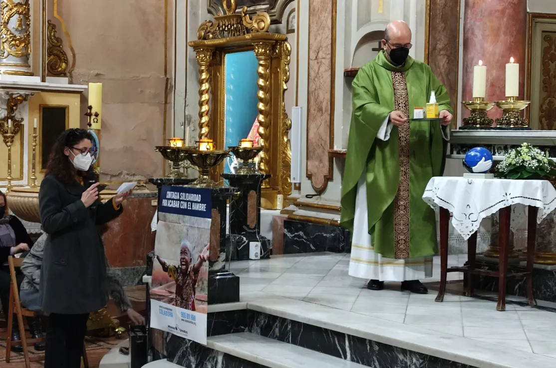 Lectura del manifiesto de Manos Unidas en la comarcal de Paterna. 