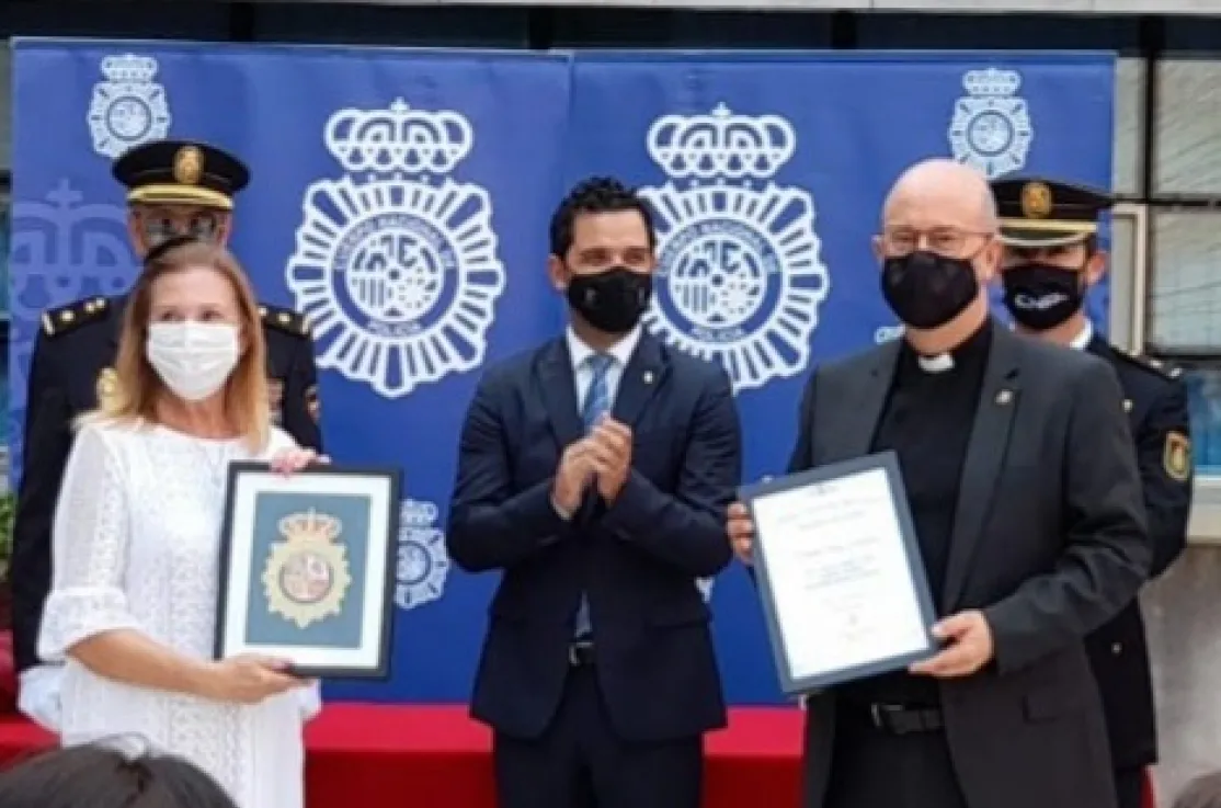 La comarcal de Paterna de Manos Unidas Valencia ha recibido un premio en el Día de la Policía Nacional. 