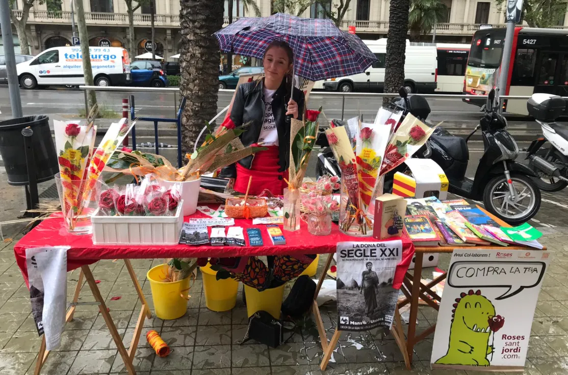 Rosas a beneficio de los proyectos de Manos Unidas