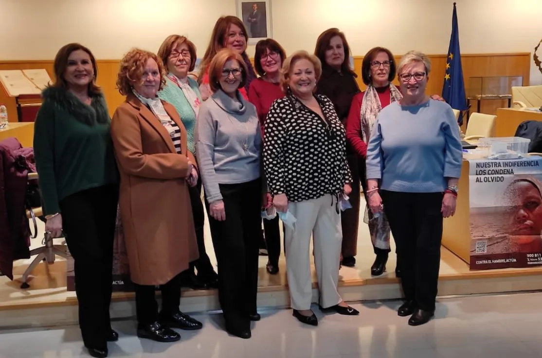 Voluntarias de Manos Unidas en Sedaví durante la lectura del comunicado.  para los proyectos.