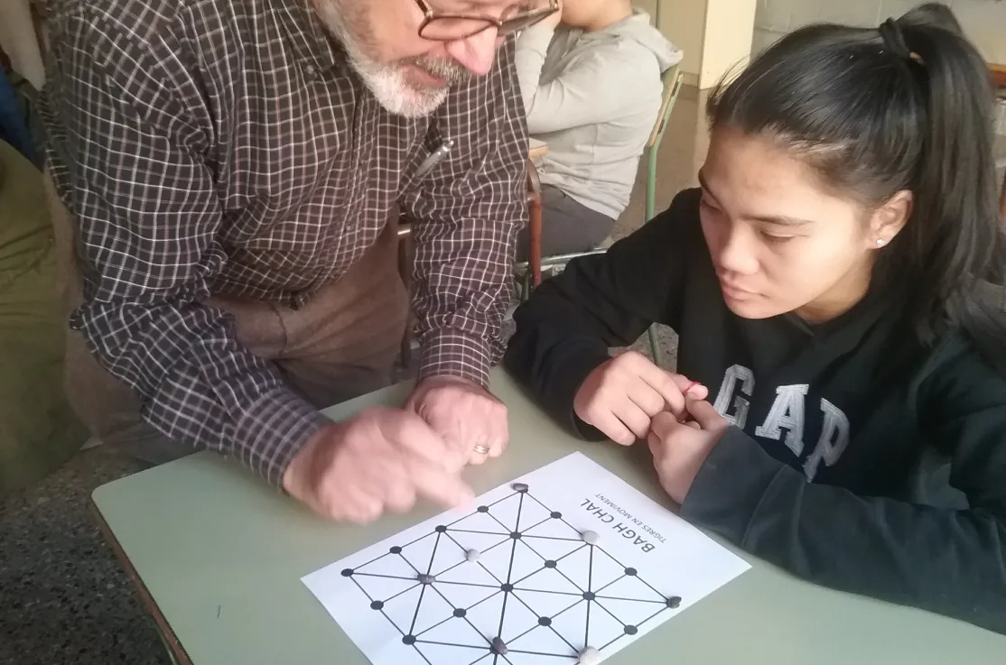 Taller de los Juegos de los niños del mundo en el IES Fort Pius