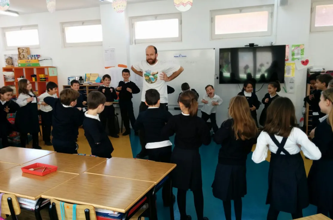 Talleres de solidaridad de Manos Unidas en escuelas de Esplugues de Llobregat 