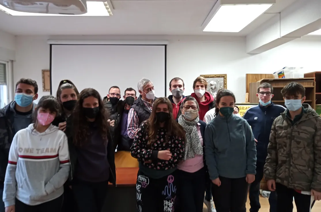 Visita de los alumnos del Centro de Educación Especial A LA PAR a la sede de Manos Unidas Madrid