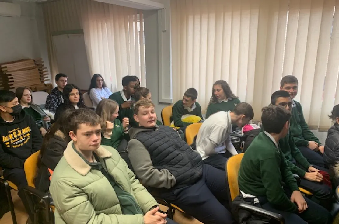 Visita de los alumnos del colegio Vedruna de Villaverde a la sede de Manos Unidas Madrid