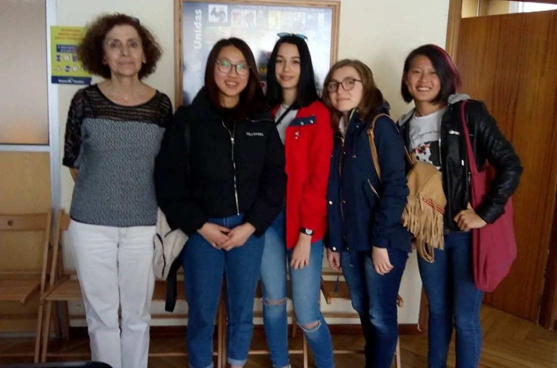 Alumnas del IES Cervantes visitan Manos Unidas Madrid