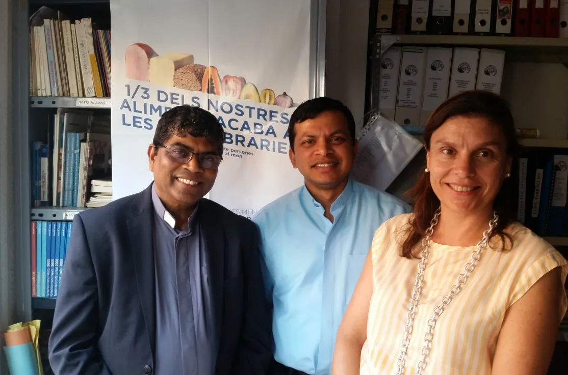 La sede de Manos Unidas Tarragona ha recibido la visita del Provincial Padres Carmelitas