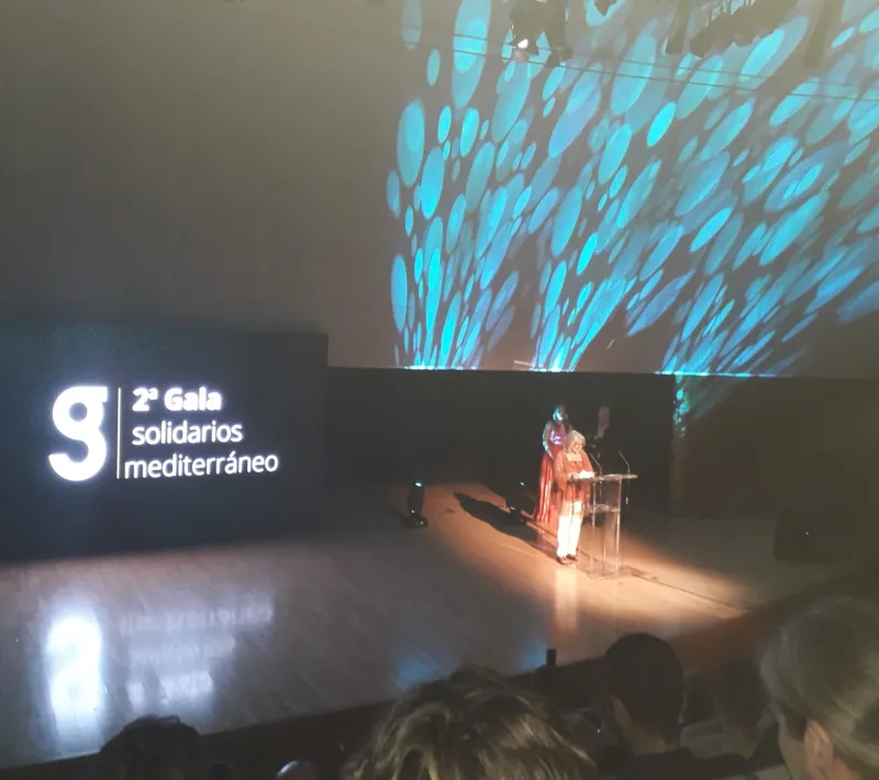 La delegada de Manos Unidas Valencia se dirige a los asistentes a la Gala.