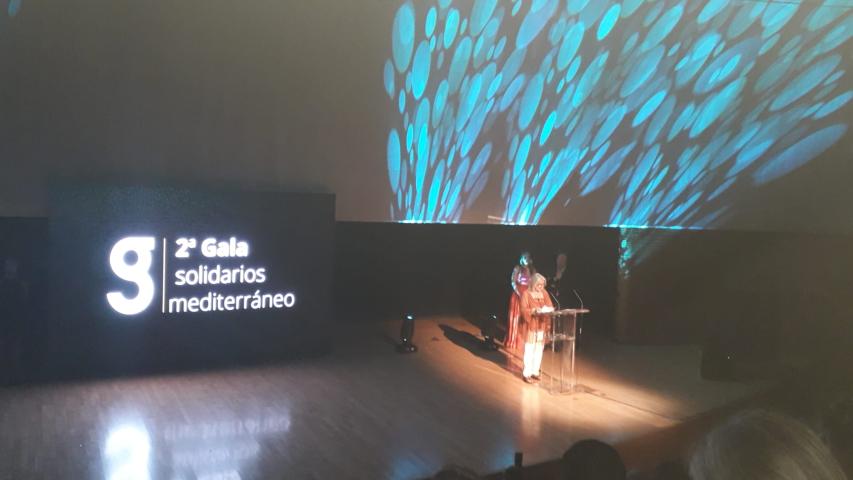 La delegada de Manos Unidas Valencia se dirige a los asistentes a la Gala.