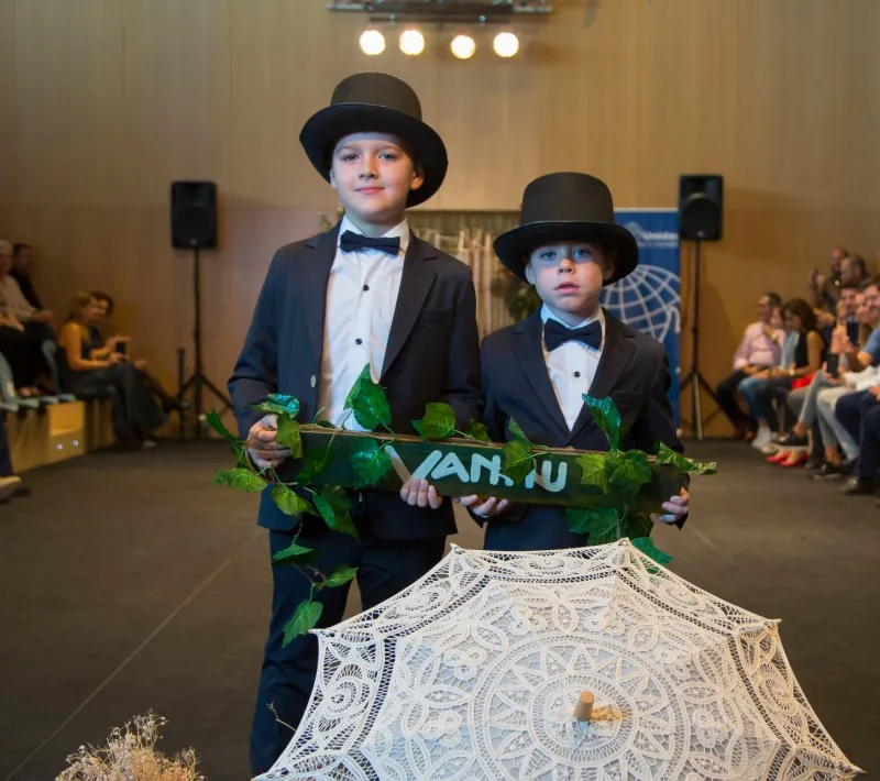 Desfile de Comunión benéfico. Vannu 2019