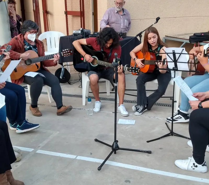 El Cor d´Alcoi amenizo la velada solidaria.