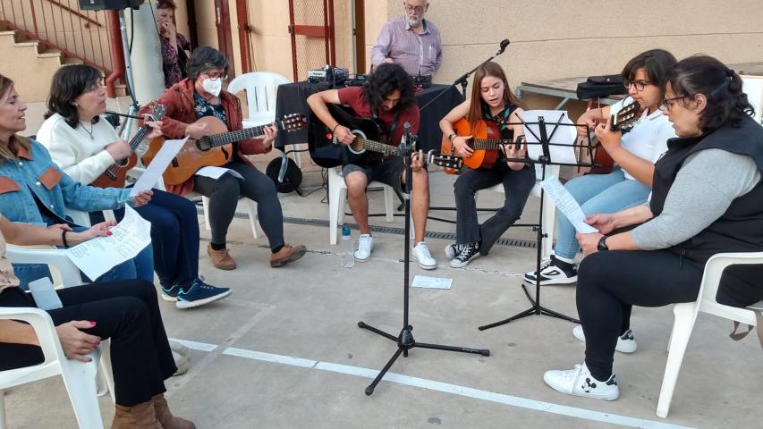 El Cor d´Alcoi amenizo la velada solidaria.