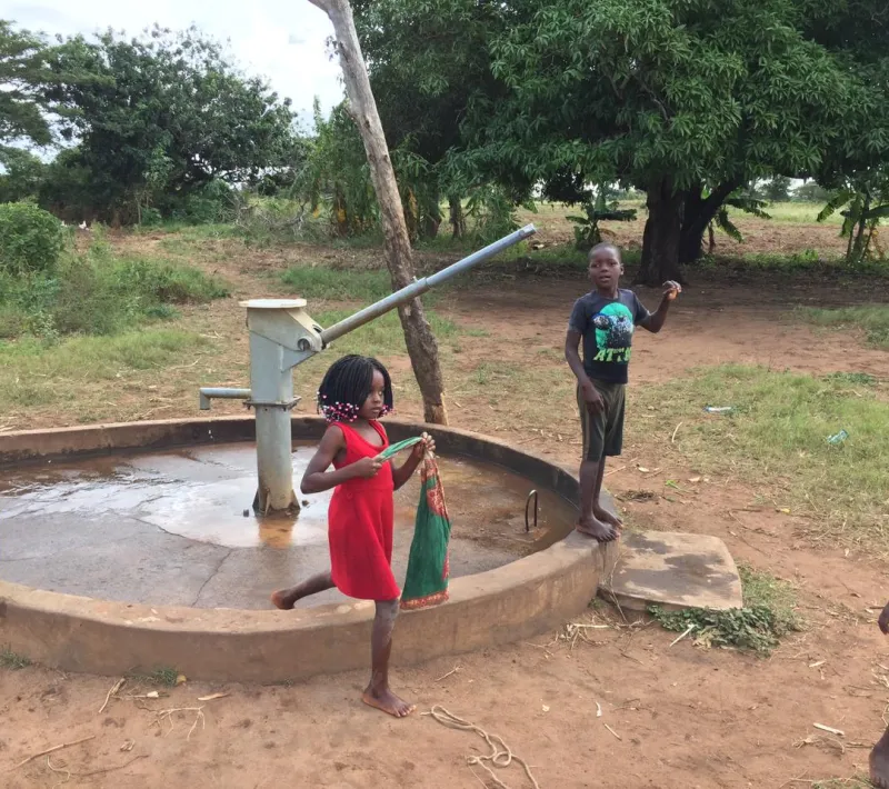 Las mujeres y niñas ya no tendrán que recorrer kilómetros acarreando agua.