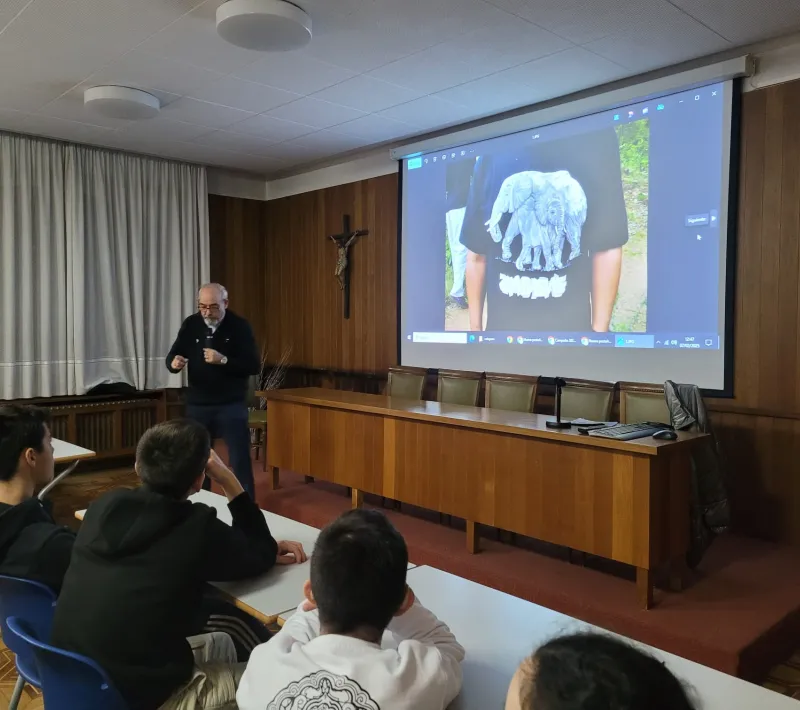 Carmelo Pérez-Aradros en el Colegio Santa Catalina