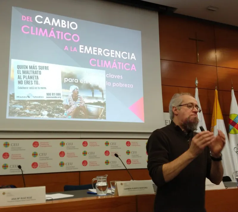 Ferrán Lluch, sacerdote y biólogo durante la presentación de Campaña de Manos Unidas Valencia.